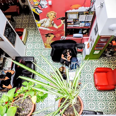 Youth By Feetup Hostal *