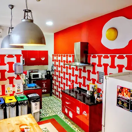 Youth By Feetup Hostal *