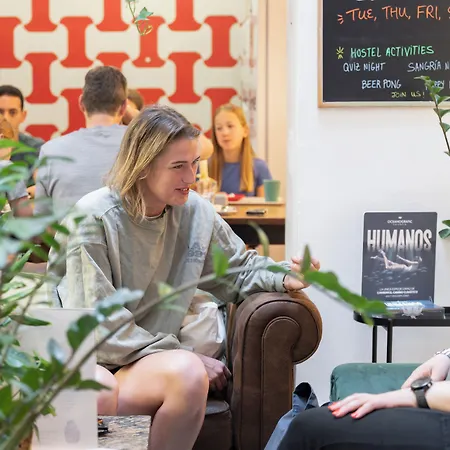 Youth By Feetup Hostal *