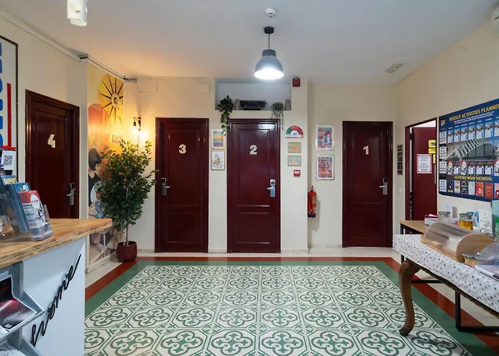 Hostel Youth By Feetup Valensiya