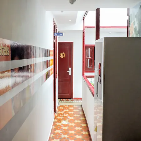 Youth By Feetup Hostel *